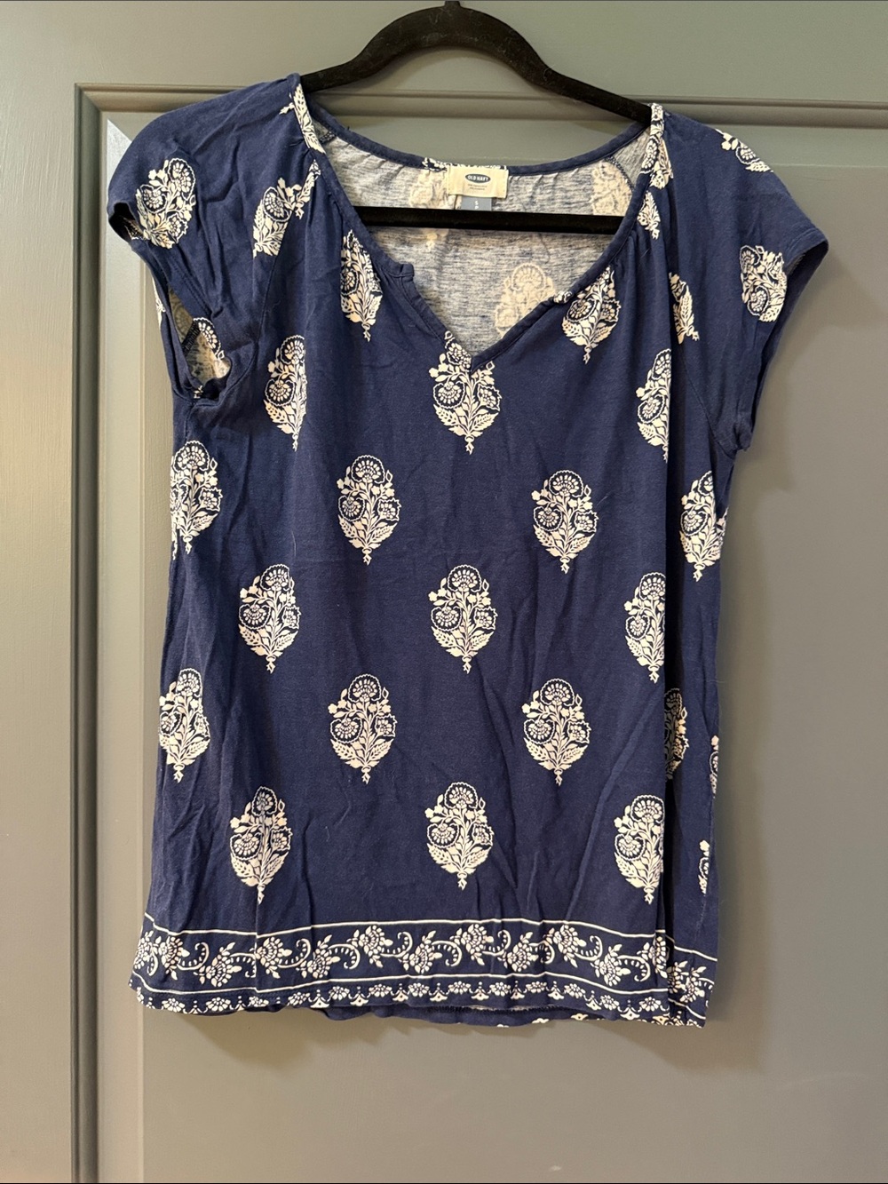 Old Navy Navy Blue Short-Sleeve V-Neck Floral Medallion Top